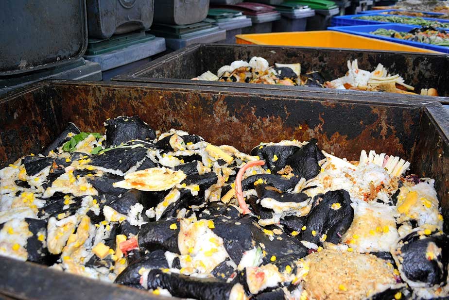 恵方巻き用とみられる廃棄食材