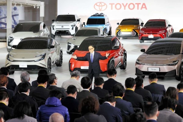 トヨタ自動車、2030年に世界でEV350万台販売へ　EVシフト、国内メーカーも対応急ぐ