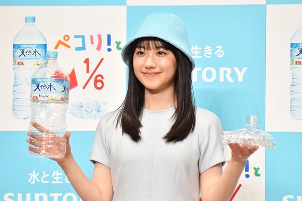 十六茶」ペットボトルのラベルを小型シールに アサヒ飲料、CO2排出46
